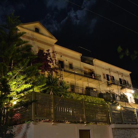 Frikes Aristotelis Apartments المظهر الخارجي الصورة